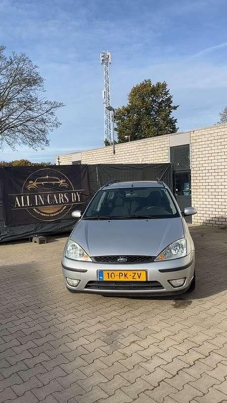 Grijs Gebruikt 2004 Ford Focus Ambiente Stationwagen | € 1.199 (Eerlijke prijs) - Afbeelding 1/4