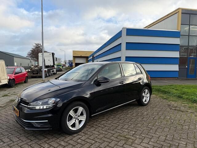 Zwart Occasion 2019 VW Golf VII Highline Hatchback | € 13.999 (Goede deal) - Afbeelding 1/4