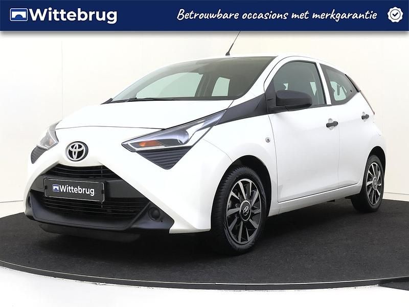 Wit Occasion 2021 Toyota Aygo Hatchback | € 11.425 (Eerlijke prijs) - Afbeelding 1/3