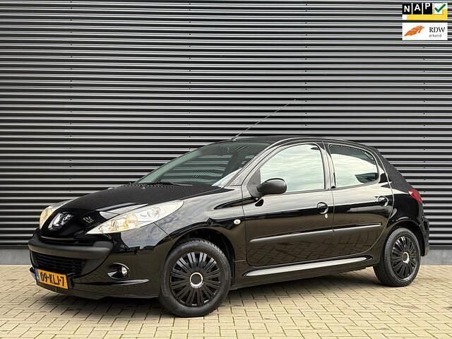 Zwart Gebruikt 2010 Peugeot 206+ S Hatchback | € 3.990 (Eerlijke prijs) - Afbeelding 1/4