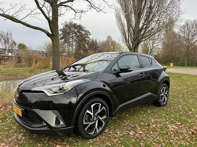 Zwart Gebruikt 2018 Toyota C-HR Executive SUV | € 15.950 (Eerlijke prijs) - Afbeelding 1/4
