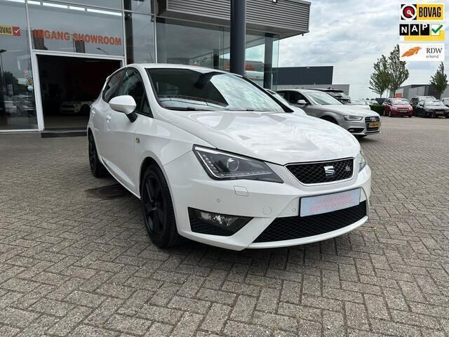 Wit Gebruikt 2015 Seat Ibiza CONNECT Hatchback | € 9.940 (Eerlijke prijs) - Afbeelding 1/4