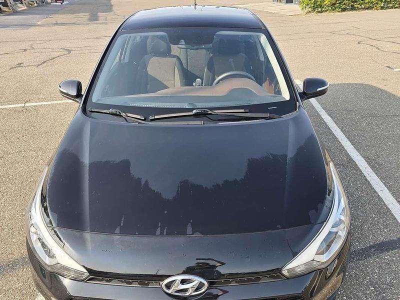 Zwart Gebruikt 2018 Hyundai i20 Comfort Sedan | € 10.000 (Goede deal) - Afbeelding 1/4