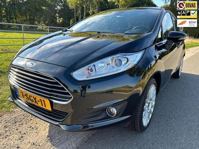 Zwart Gebruikt 2013 Ford Fiesta Titanium Hatchback | € 6.950 (Eerlijke prijs) - Afbeelding 1/4