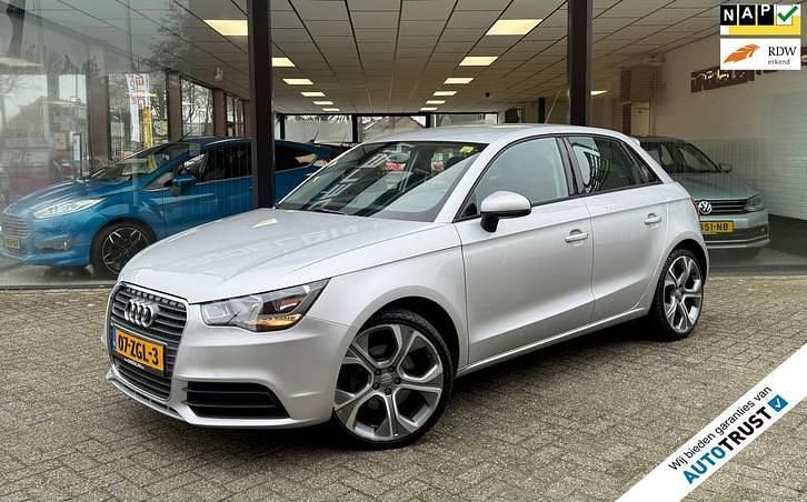Grijs (metallic) Occasion 2012 Audi A1 Sportback Attraction Hatchback | € 10.250 (Eerlijke prijs) - Afbeelding 1/4