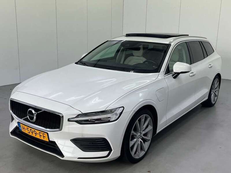 Wit Gebruikt 2020 Volvo V60 Momentum Stationwagen | € 29.950 (Eerlijke prijs) - Afbeelding 1/4