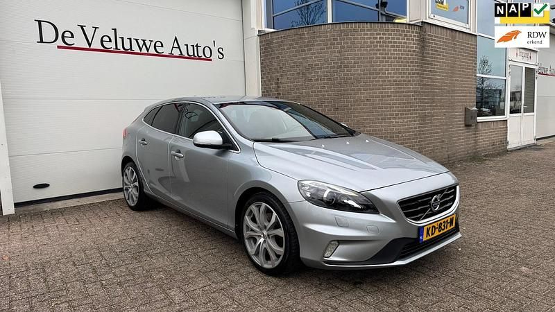 Grijs Occasion 2016 Volvo V40 R-Design Hatchback | € 14.900 (Goede deal) - Afbeelding 1/4