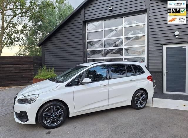 Wit Gebruikt 2021 BMW 218 Efficient Dynamics Stationwagen | € 24.900 (Eerlijke prijs) - Afbeelding 1/4