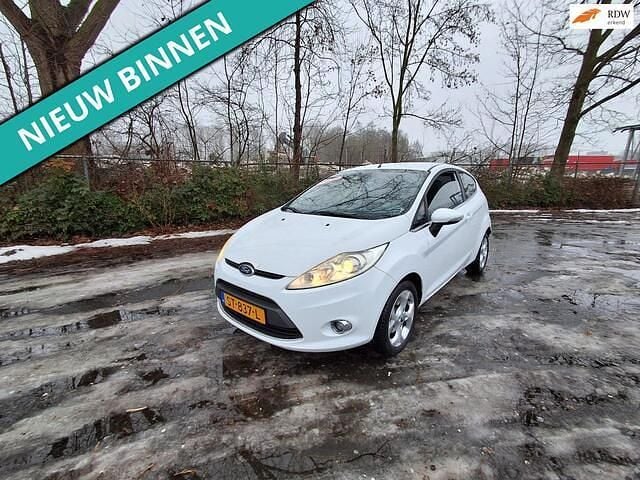 Wit Gebruikt 2009 Ford Fiesta Ghia Hatchback | € 2.299 (Goede deal) - Afbeelding 1/4
