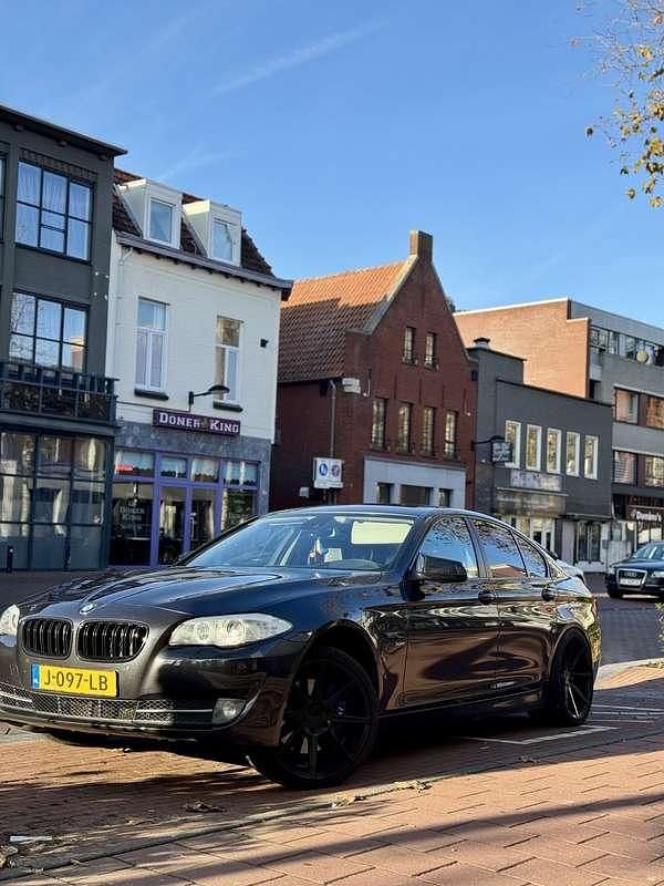 Grijs Gebruikt 2011 BMW 535 Sedan | € 21.000 (Iets duurder) - Afbeelding 1/4