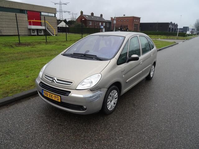 Beige, metallic lak Gebruikt 2007 Citroën Xsara Picasso MPV | € 1.495 (Eerlijke prijs) - Afbeelding 1/4