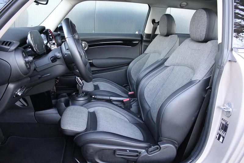 Occasion Mini Cooper Business 136 PK (100 kW) 2022 Grijs Hatchback