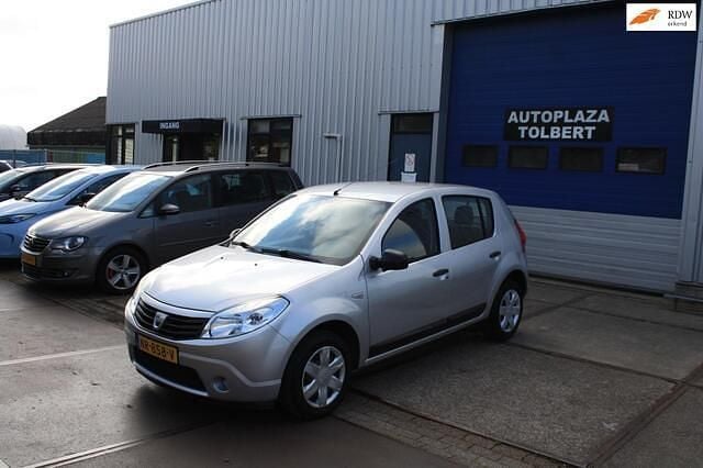 Grijs Gebruikt 2009 Dacia Sandero Ambiance Hatchback | € 1.999 (Goede deal) - Afbeelding 1/4