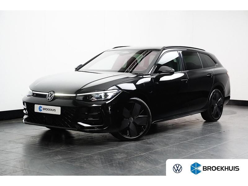 Zwart Gebruikt 2024 VW Passat Business Stationwagen | € 49.700 - Afbeelding 1/4