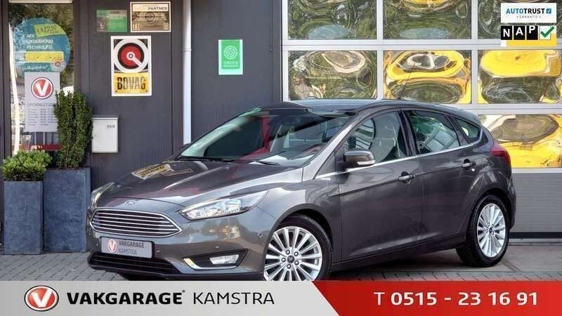 Grijs Gebruikt 2015 Ford Focus Titanium Hatchback | € 8.450 (Eerlijke prijs) - Afbeelding 1/3