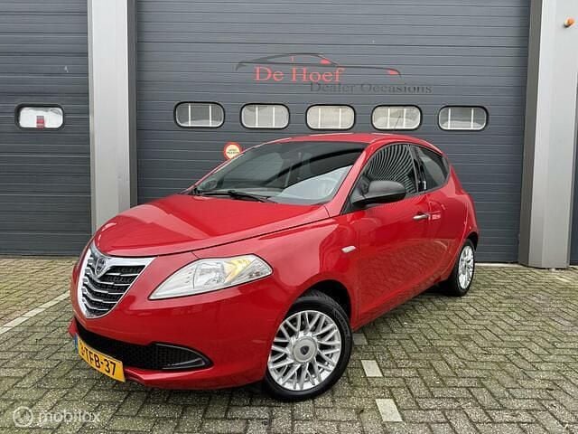 Rood Gebruikt 2014 Lancia Ypsilon S Hatchback | € 4.499 (Eerlijke prijs) - Afbeelding 1/4