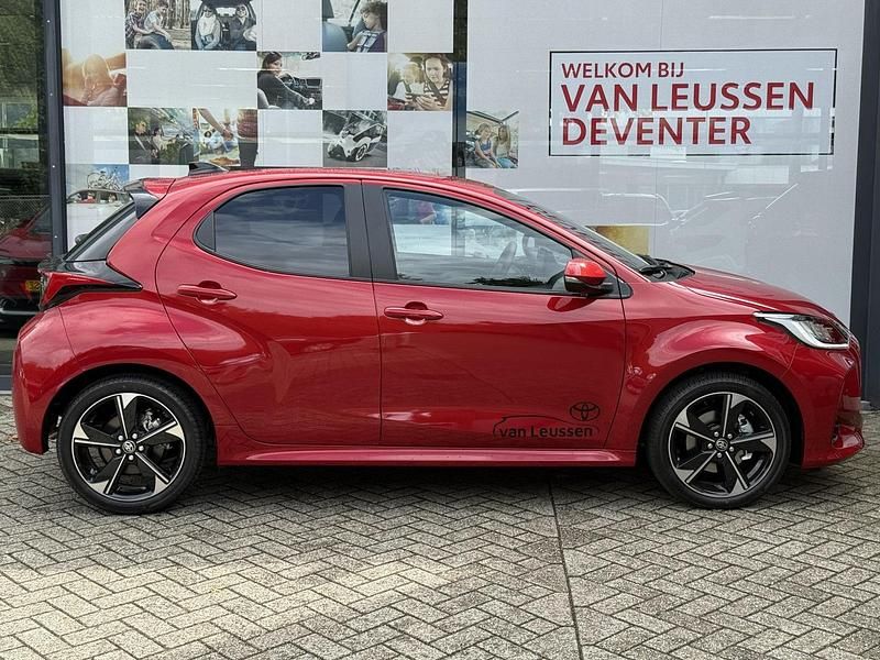 Occasion Toyota Yaris Executive 131 PK (96 kW) 2025 Rood Hatchback