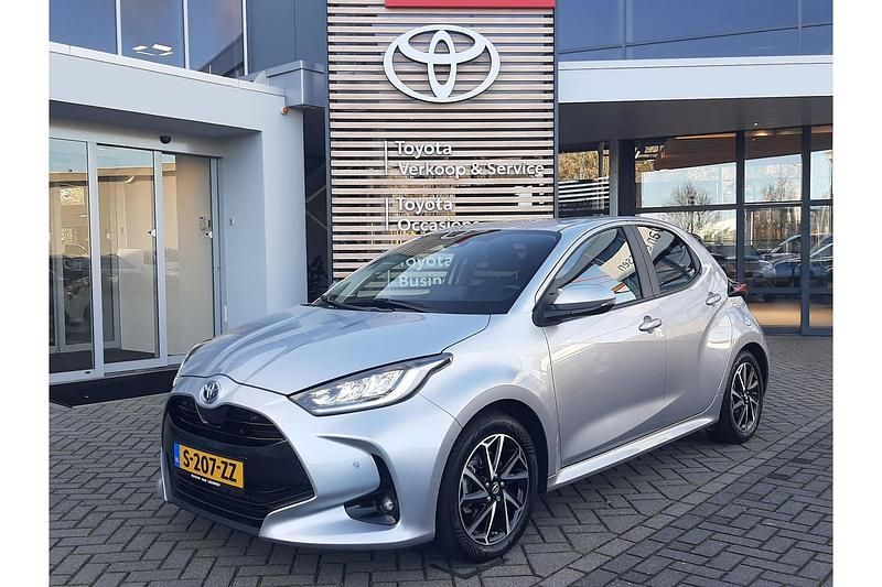 Grijs Occasion 2023 Toyota Yaris Hybrid Business Edition Hatchback | € 21.299 (Goede deal) - Afbeelding 1/1