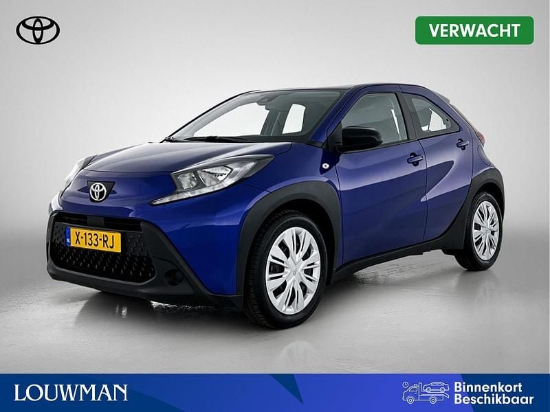 Blauw Gebruikt 2024 Toyota Aygo Play Hatchback | € 19.445 (Goede deal) - Afbeelding 1/3