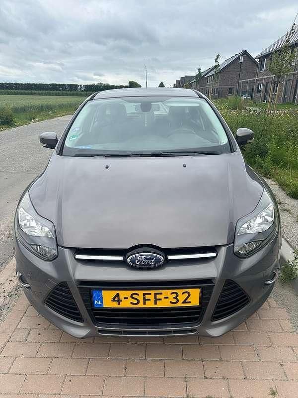 Zilver Gebruikt 2013 Ford Focus Titanium Hatchback | € 6.000 (Eerlijke prijs) - Afbeelding 1/4