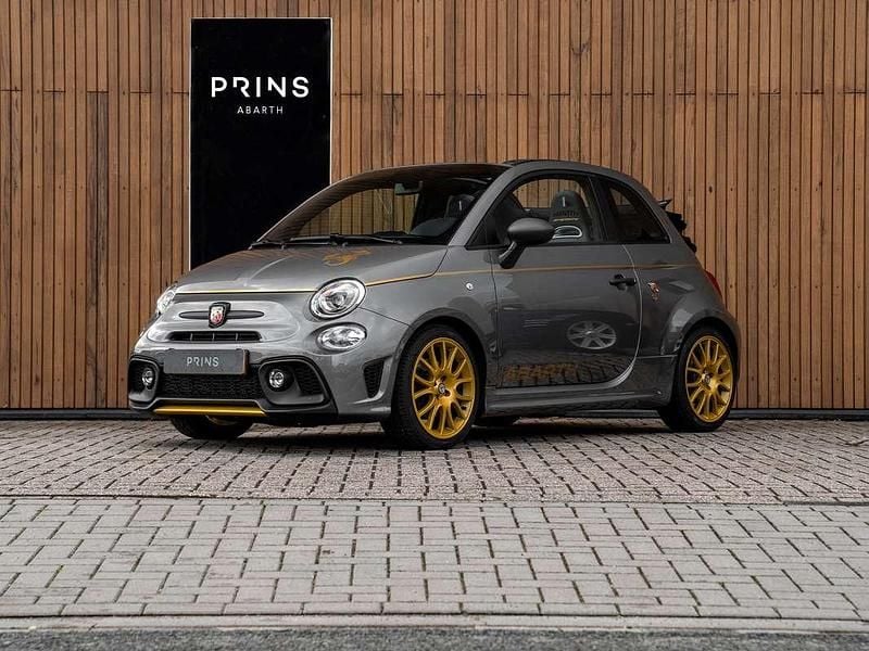 Grijs, metallic lak Gebruikt 2021 Abarth 595C Cabriolet | € 30.900 (Duur) - Afbeelding 1/4