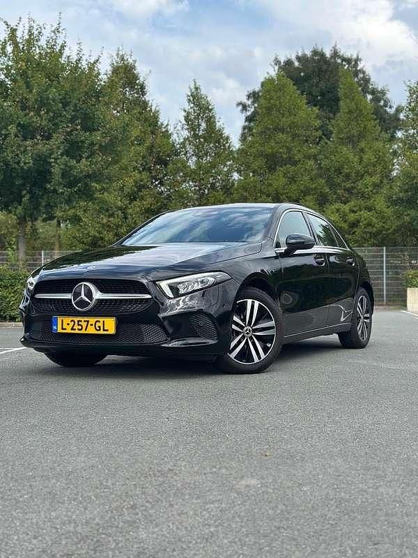 Zwart Gebruikt 2021 Mercedes 250 Luxury Coupé | € 26.950 - Afbeelding 1/4