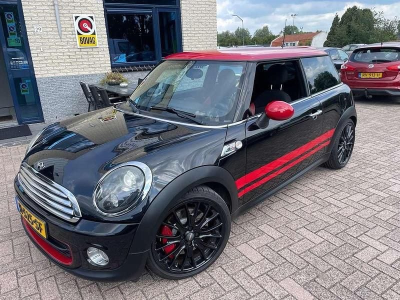 Zwart Gebruikt 2010 Mini Cooper S Hatchback | € 6.945 (Iets duurder) - Afbeelding 1/4