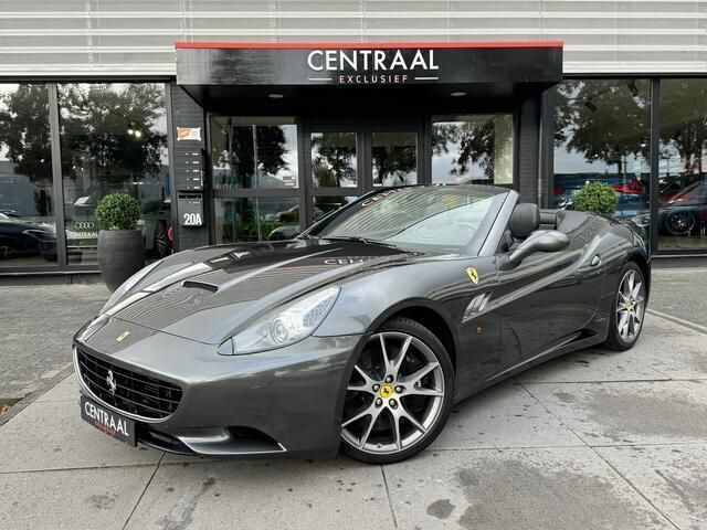 Grijs, metallic lak Gebruikt 2009 Ferrari California Cabriolet | € 103.950 - Afbeelding 1/4
