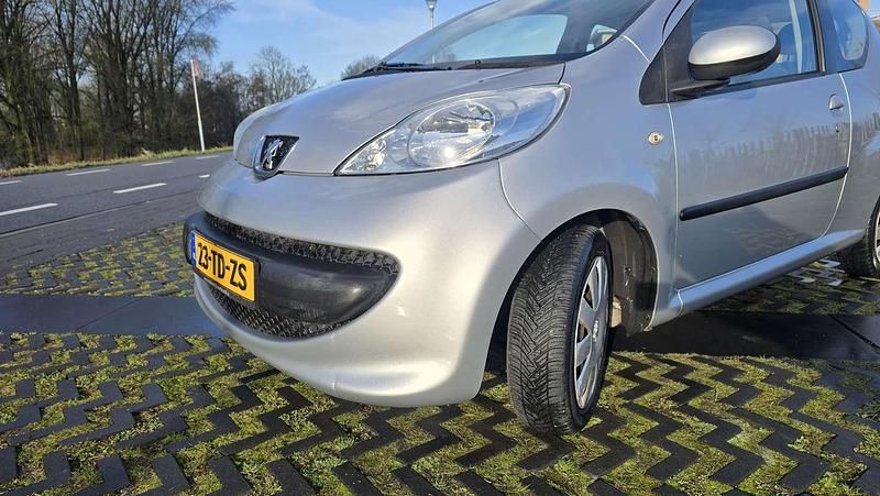 Occasion Peugeot 107 68 PK (50 kW) 2006 Zilver Hatchback