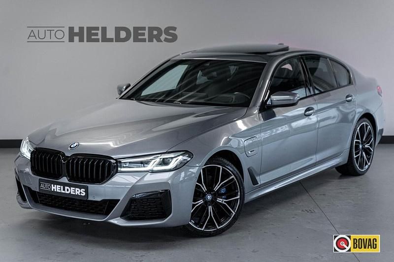 Zilver Occasion 2023 BMW 530e M Sport Sedan | € 40.945 (Goede deal) - Afbeelding 1/4