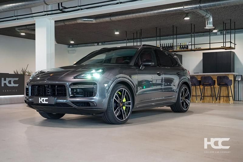 Grijs Gebruikt 2021 Porsche Cayenne Turbo S SUV | € 99.950 - Afbeelding 1/4