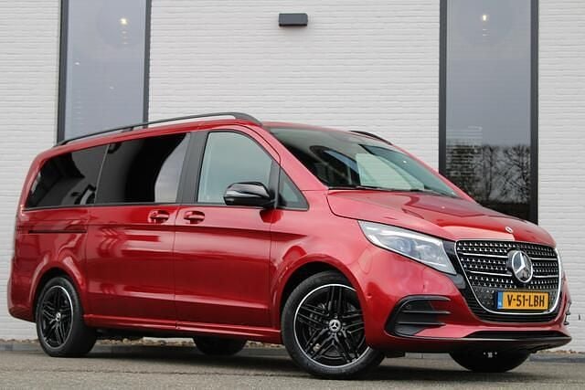 Rood Gebruikt 2024 Mercedes V250 AMG MPV | € 75.950 - Afbeelding 1/4