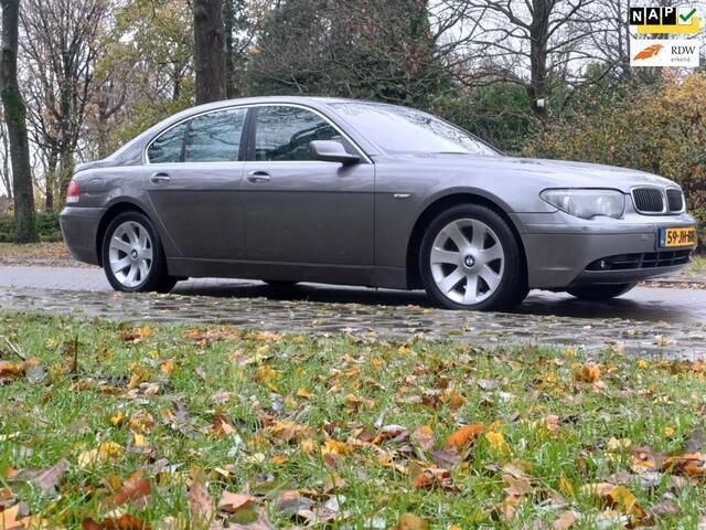 Grijs Gebruikt 2002 BMW 735 Executive Sedan | € 4.999 - Afbeelding 1/4