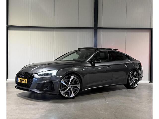 Grijs Occasion 2022 Audi A5 Sportback S-Line Hatchback | € 34.800 (Eerlijke prijs) - Afbeelding 1/4