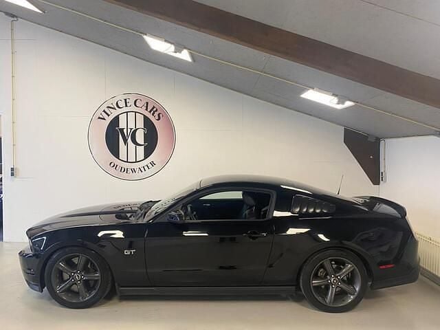 Zwart Gebruikt 2010 Ford Mustang Coupé | € 26.500 - Afbeelding 1/4