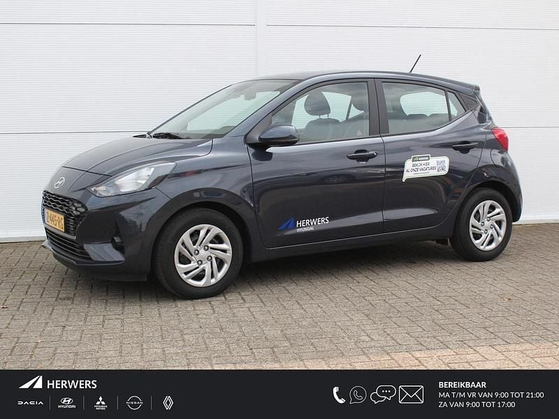Grijs Gebruikt 2024 Hyundai i10 Comfort Hatchback | € 18.235 (Eerlijke prijs) - Afbeelding 1/4