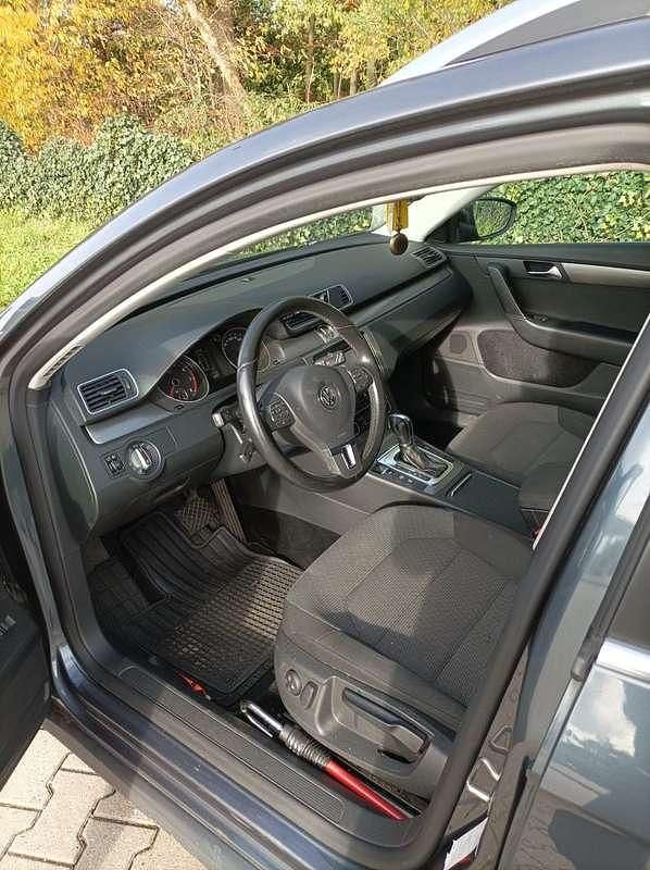 Grijs Occasion 2011 VW Passat Comfortline Stationwagen | € 4.500 (Duur) - Afbeelding 1/4