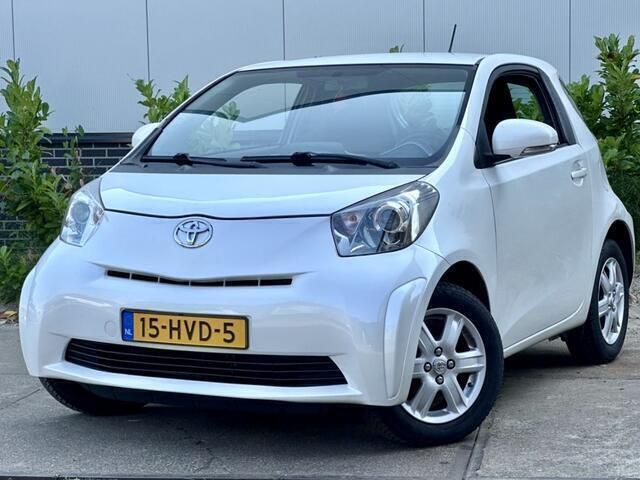 Wit, metallic lak Gebruikt 2009 Toyota iQ Comfort Hatchback | € 6.950 (Eerlijke prijs) - Afbeelding 1/4