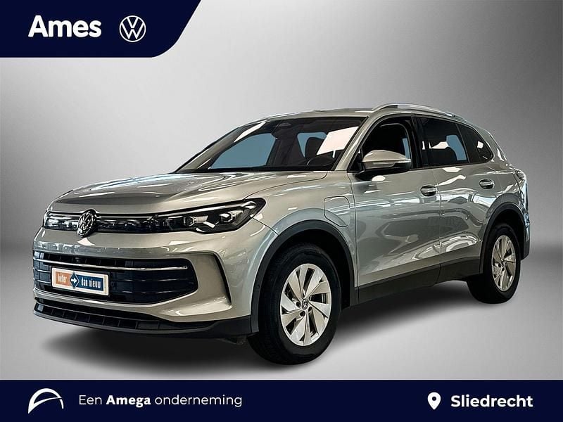 Zilver Occasion 2025 VW Tiguan Edition SUV | € 46.995 (Goede deal) - Afbeelding 1/3