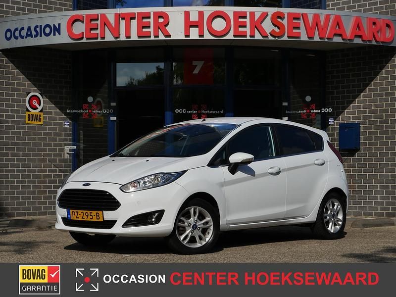 Wit Gebruikt 2016 Ford Fiesta Titanium Hatchback | € 8.344 (Eerlijke prijs) - Afbeelding 1/4