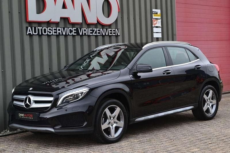 Zwart (metallic) Gebruikt 2016 Mercedes GLA200 Prestige SUV | € 18.950 (Eerlijke prijs) - Afbeelding 1/4