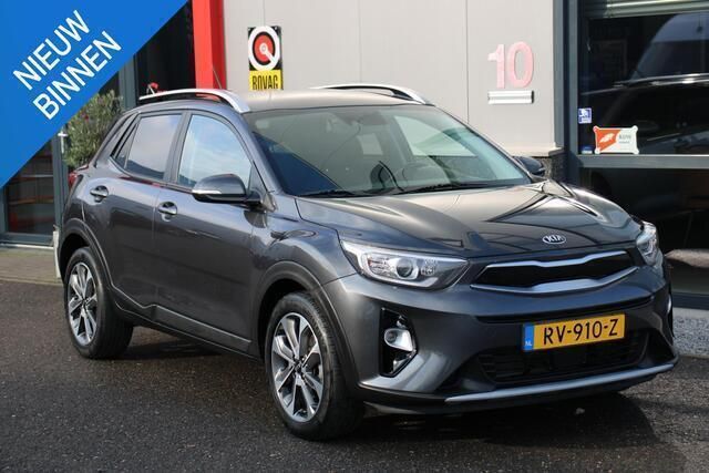 Grijs Gebruikt 2018 Kia Stonic SUV | € 13.940 (Eerlijke prijs) - Afbeelding 1/4