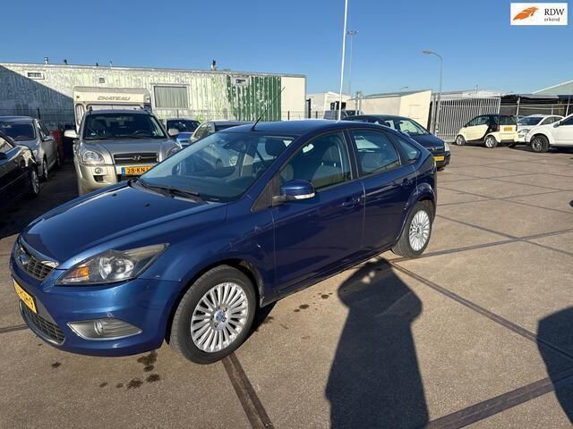 Blauw Gebruikt 2008 Ford Focus Titanium Hatchback | € 2.595 (Eerlijke prijs) - Afbeelding 1/4