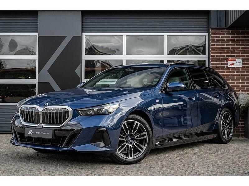 Blauw Gebruikt 2024 BMW 530 M Sport Stationwagen | € 63.950 - Afbeelding 1/4