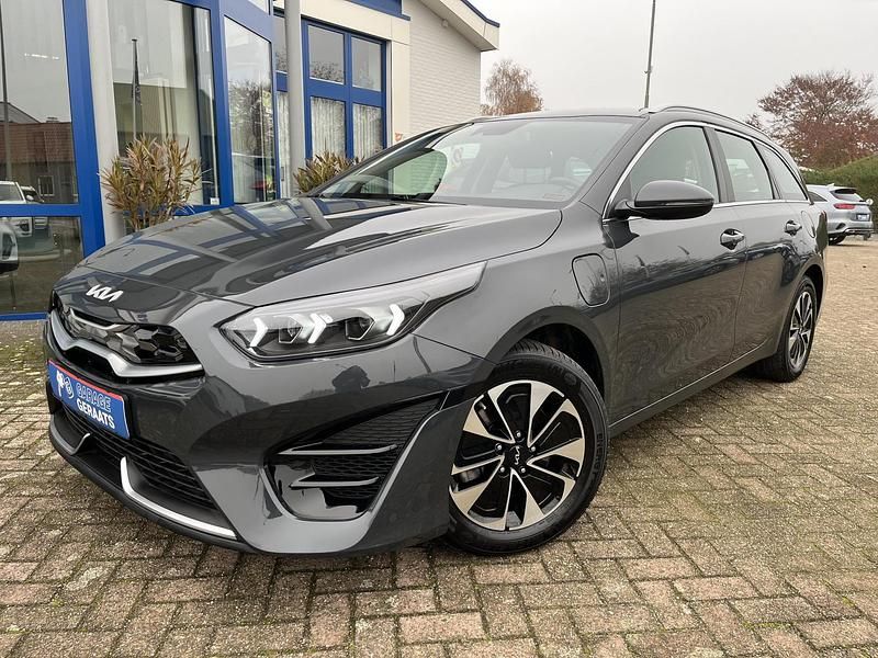 Grijs Gebruikt 2022 Kia Ceed Hatchback | € 22.750 (Eerlijke prijs) - Afbeelding 1/4