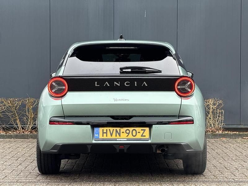 Nieuw Lancia Ypsilon 110 PK (80 kW) 2025 Groen, metallic lak Hatchback