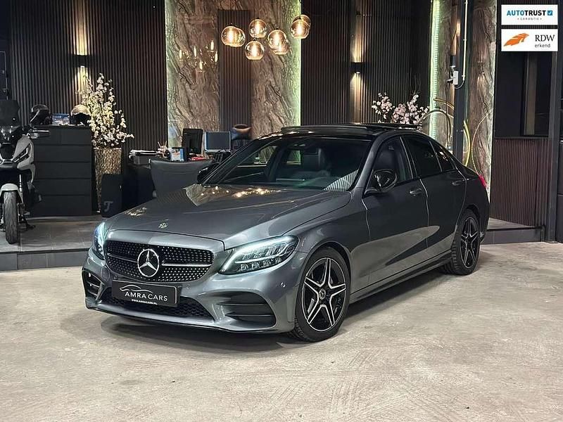 Grijs Occasion 2020 Mercedes C200 AMG Sedan | € 32.500 (Duur) - Afbeelding 1/4