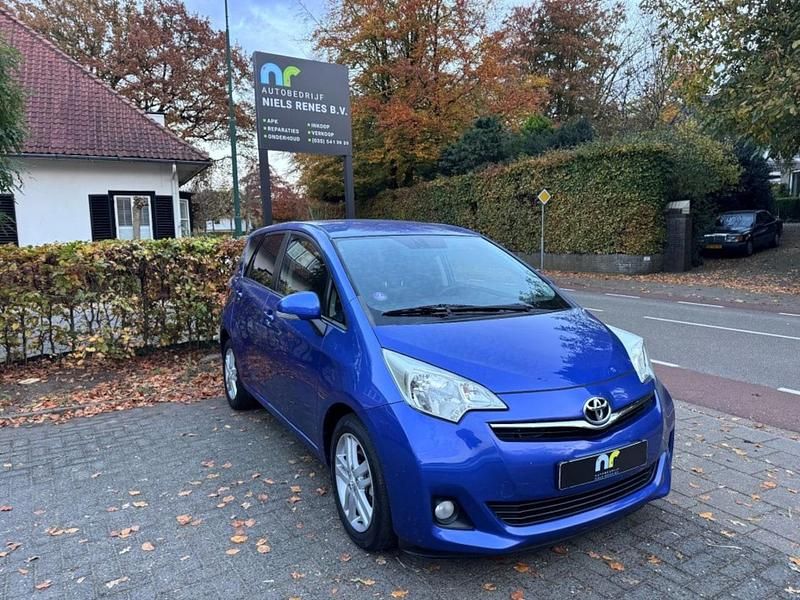 Blauw Occasion 2011 Toyota Verso-S MPV | € 9.950 (Eerlijke prijs) - Afbeelding 1/4