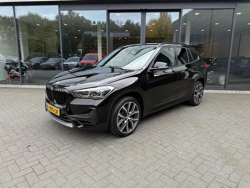 Zwart Gebruikt 2021 BMW X1 SUV | € 24.500 (Goede deal) - Afbeelding 1/4