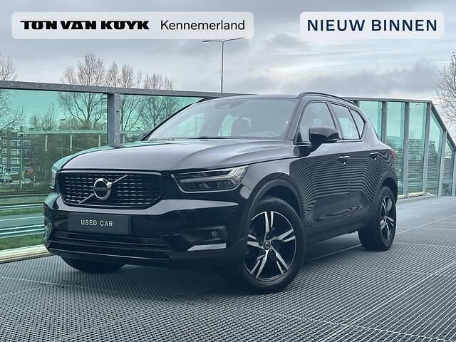 Zwart Gebruikt 2020 Volvo XC40 R-Design SUV | € 35.950 (Eerlijke prijs) - Afbeelding 1/4